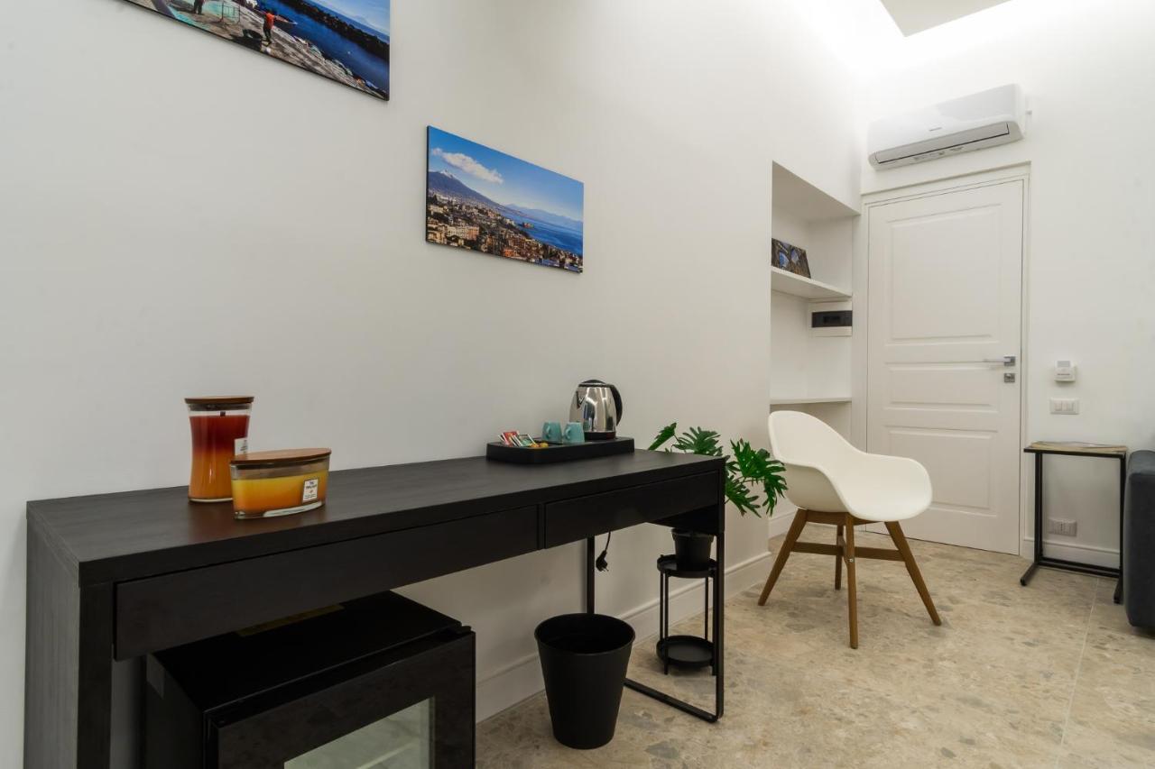 Naos Bed & Breakfast Наполи Екстериор снимка